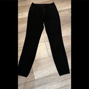 FASHION NOVA Women’s Jeans, Size 7, Color Black.